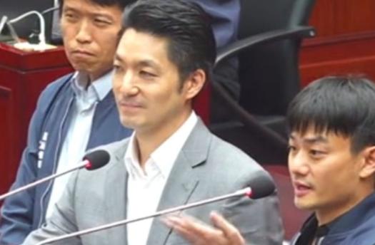 民进党台北市议员洪婉臻要求蒋万安出来说清楚！洪婉臻25日表示，气象局当天上午已发