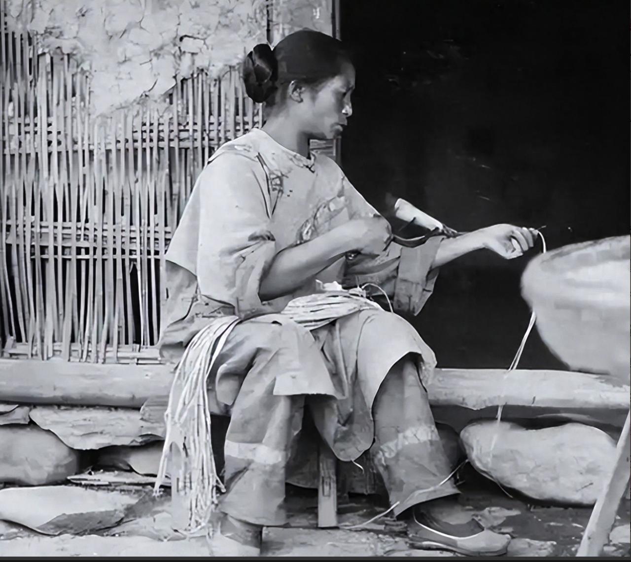 1978年，浙江黄岩县。一名特务留长发，穿老妇衣服，隐匿29年。谁知，一个5岁小