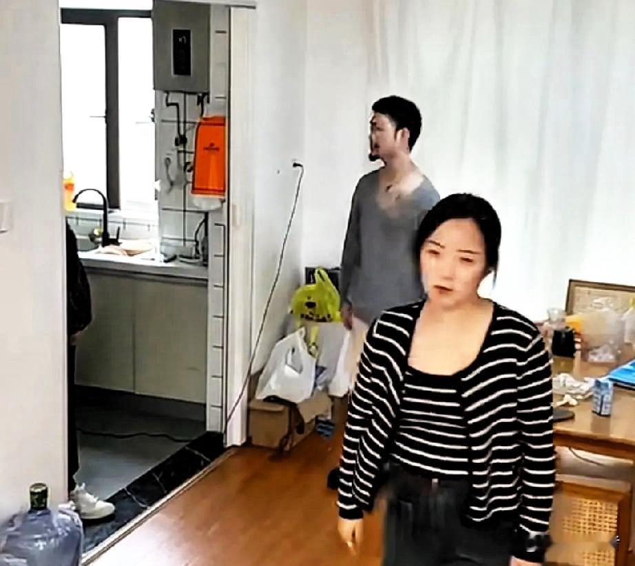 我妈每天骂嫂子，后来，我嫂子怀孕了，吐得厉害，我妈不让嫂子上桌吃饭，说是身