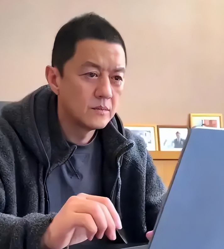 李亚鹏从“女神收割机”到“老赖”：妻子自曝搬家，3岁女儿崩溃大哭