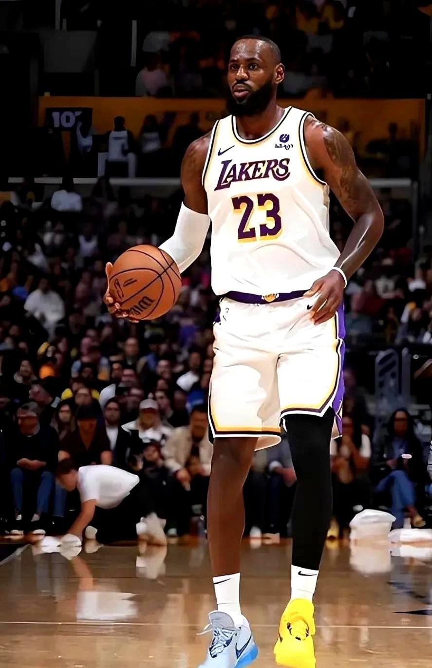 大家可能已经注意到了，詹姆斯这赛季似乎不再像以前那样充满火力了。詹姆斯41岁