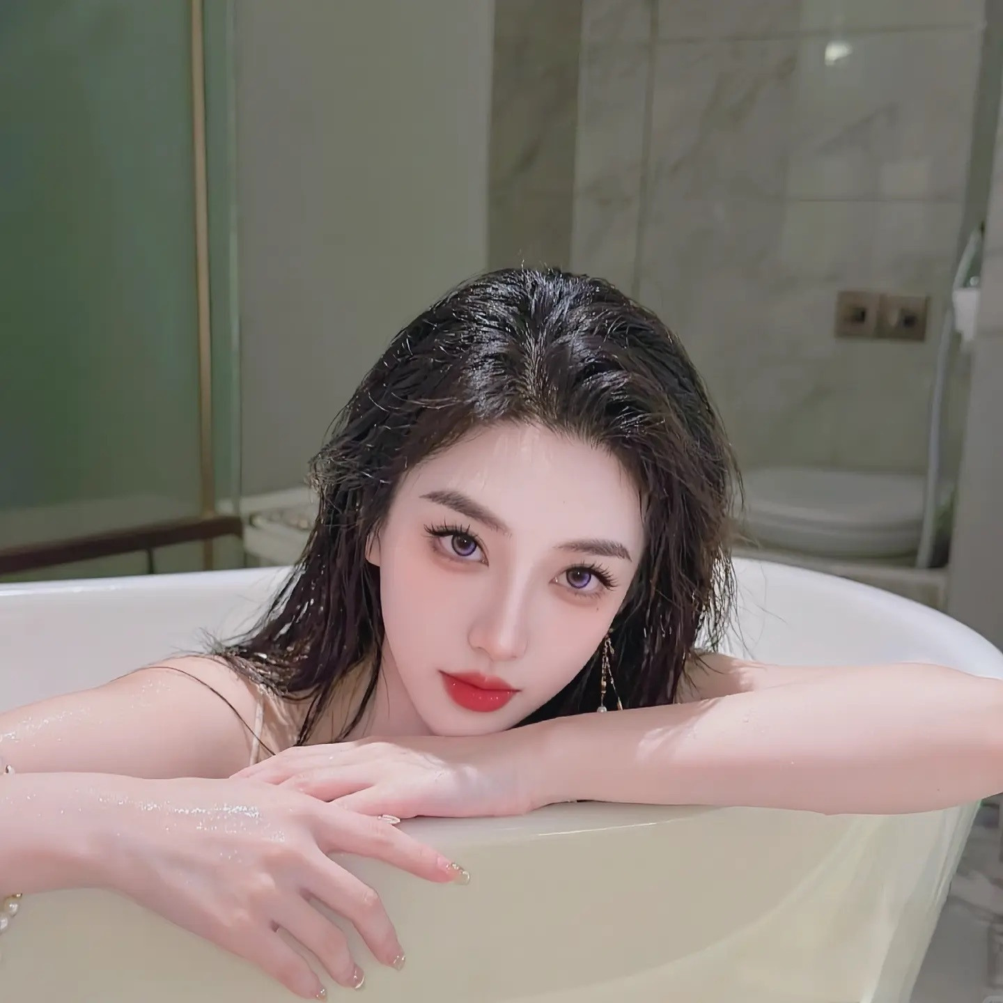 不好意思我长得确实不入你眼。图文创作者扶持计划女生写真​​​