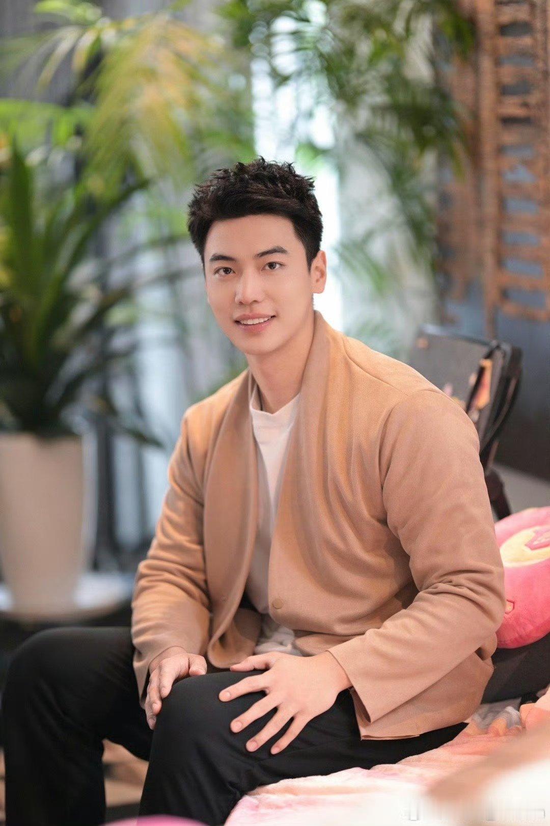 恋综为什么总在塌房业内人士谈恋综背调之难当网友都在说为什么不做背调的时候，节目