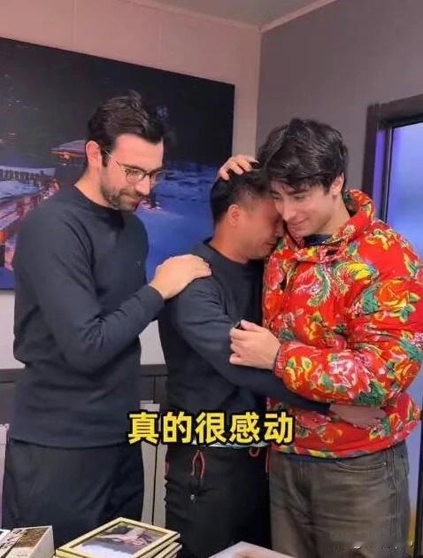 1趟4000公里，3万块收入，和1个差点报警的老婆这几天全网都在刷两个老外打