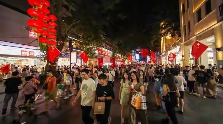 十四亿人，一天走掉三万多，这事你敢细想吗？国家统计局白纸黑字写得清清楚楚，2