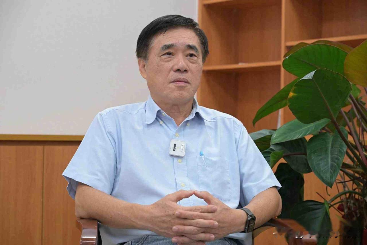 他退休了，却突然参选党主席，背后是谁在推他？郝龙斌今年十月说要选国民党主席，