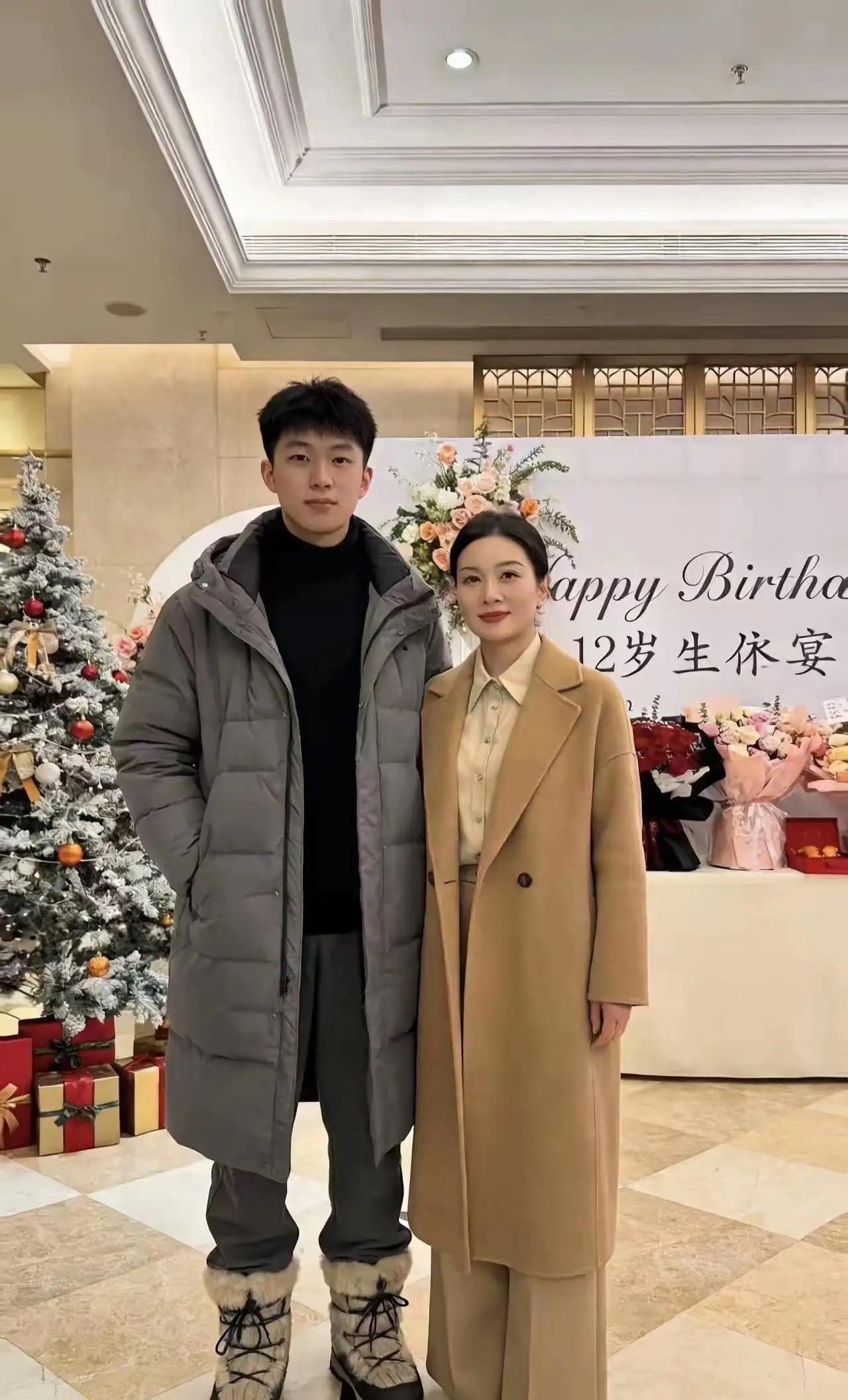 侄子是哥嫂离婚不要的孩子，我这个姑姑条件也还行，就把他带大，182的小男孩，成绩