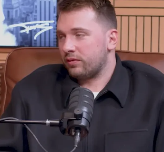 湖人球员卢卡-东契奇参加了一档播客节目，与文斯-卡特互动。卡特说道：“你和詹姆