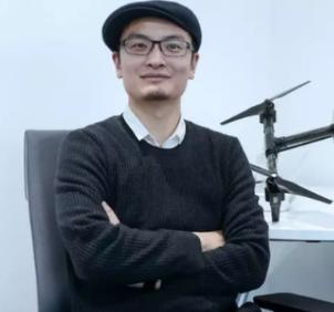他创立的大疆公司是美国最痛恨的中国公司，被老美罚20亿，但他却一分都不给。面对老