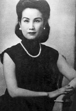 1935年，孙中山之子孙科，对离异的蓝妮一见钟情，后来向她求婚，已有3个孩子的蓝