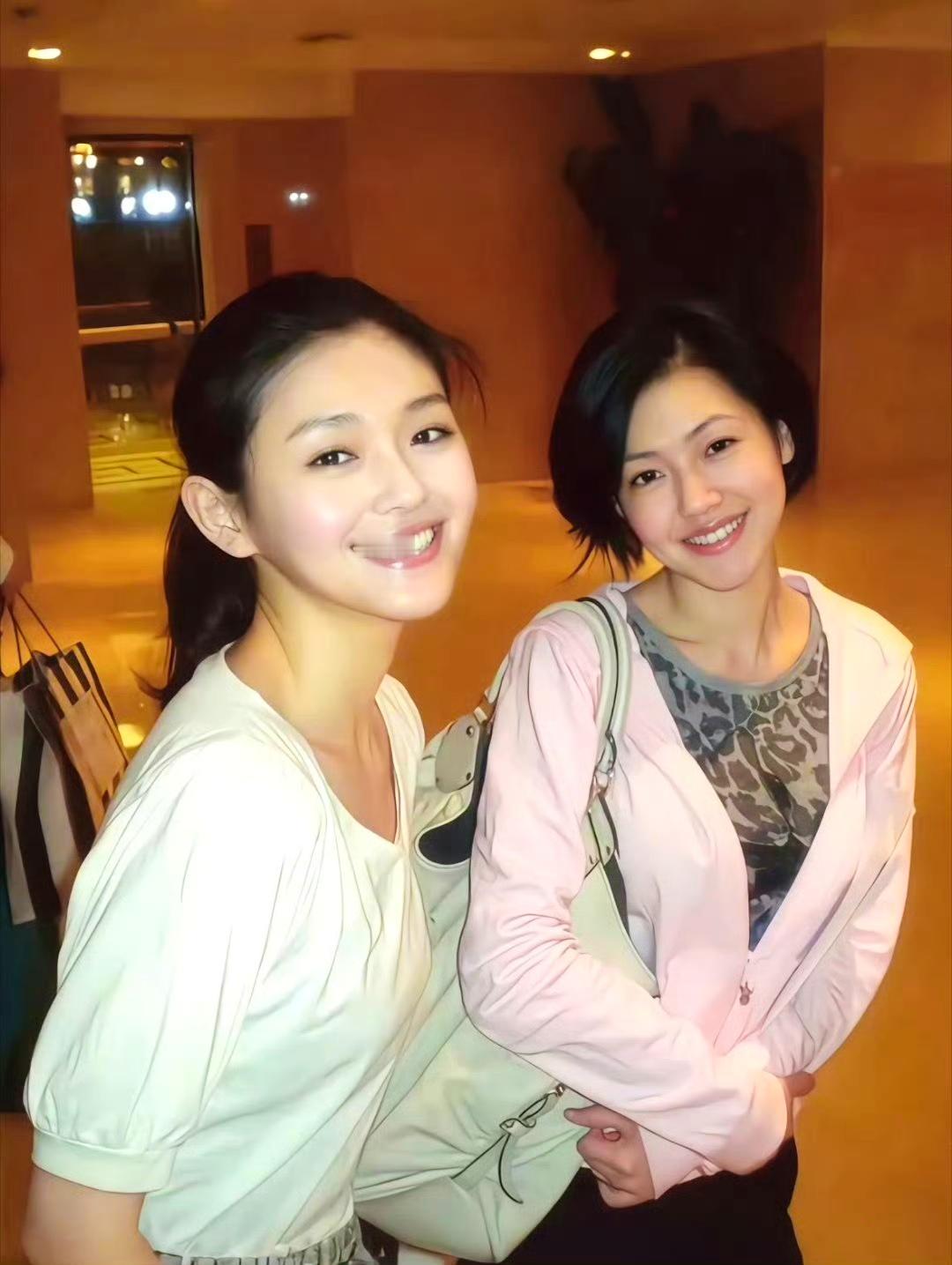 小S大女儿二女儿创立品牌，有点“大小S的影子”，同心协力。近日，许曦文（Elly）与许韶恩（Lily