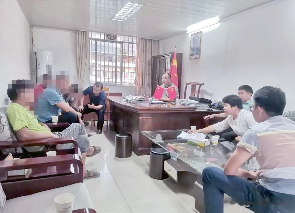广东吴川市海滨街道崧高岭村的一宗宅基地纠纷，像一面镜子，照出了乡土惯例与现代法律