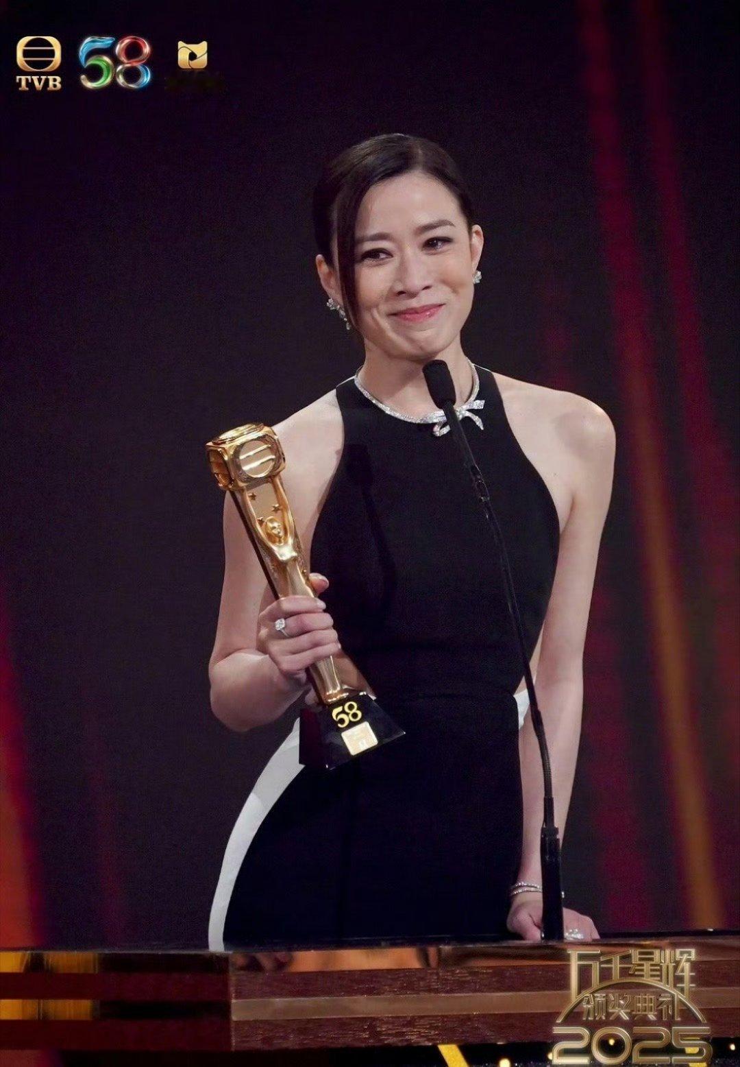 佘诗曼获奖大哭好剧本➕好演员，佘诗曼实至名归恭喜🎉