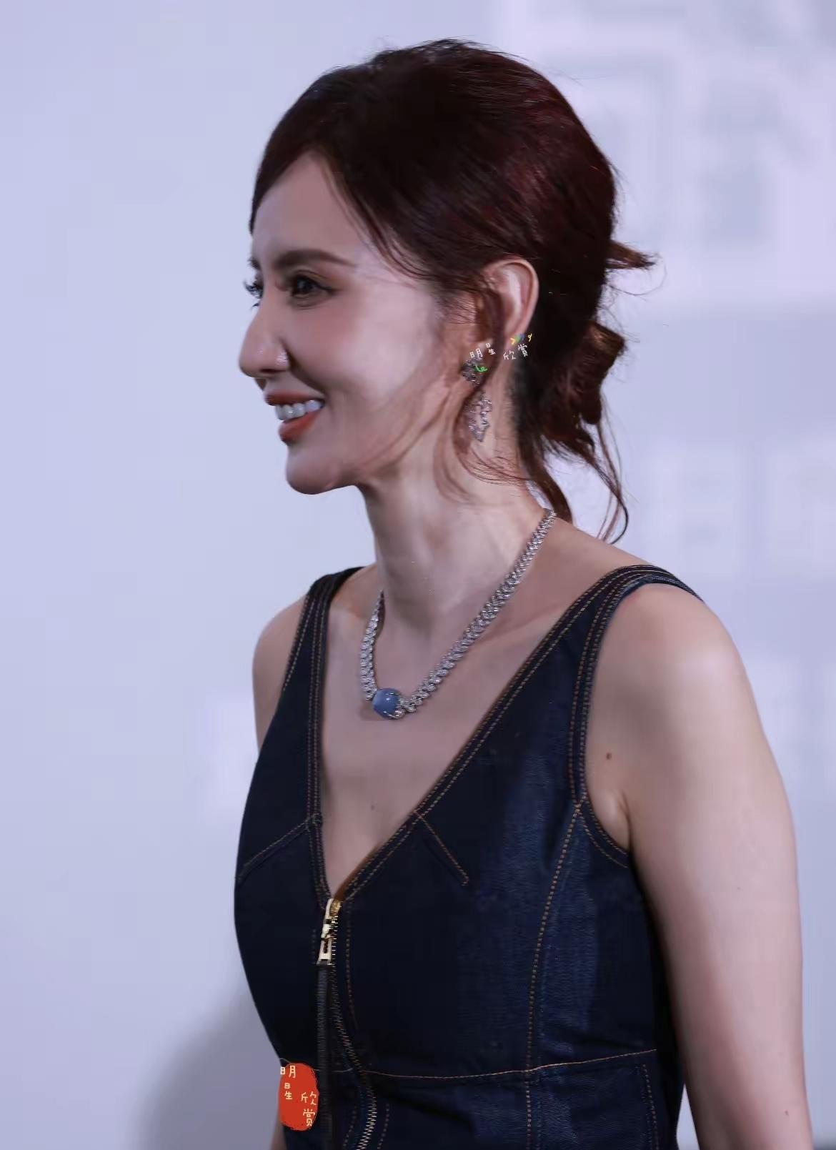 岁月还是在女神脸上留下深刻的印迹，最美虞姬的扮演者张萌，现在也经不起高清镜头