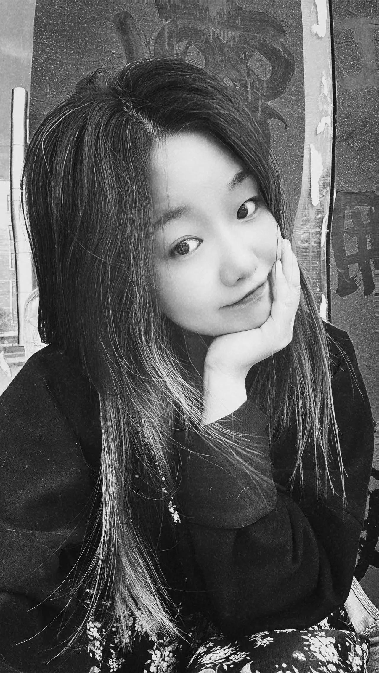 小姑娘篆书也能写成乱书！小姑娘书法创作已走火入魔！这是她临摹创作的篆书《峄山碑》