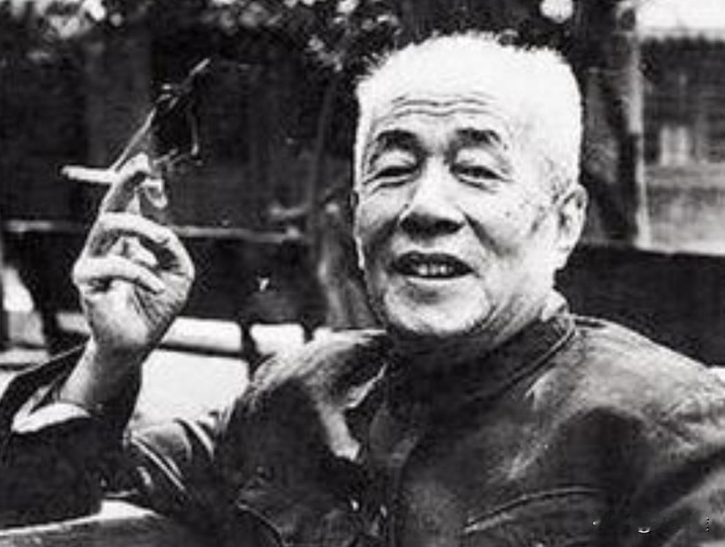 1947年，地下党王治秋走到院子时，发现他的勤务兵被军统特务抓了，特务指着王治秋