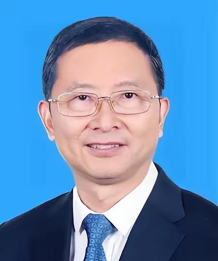5月23日上午，中央批准：高松同志任北京大学校长。消息一出，北大校园里议论纷纷，