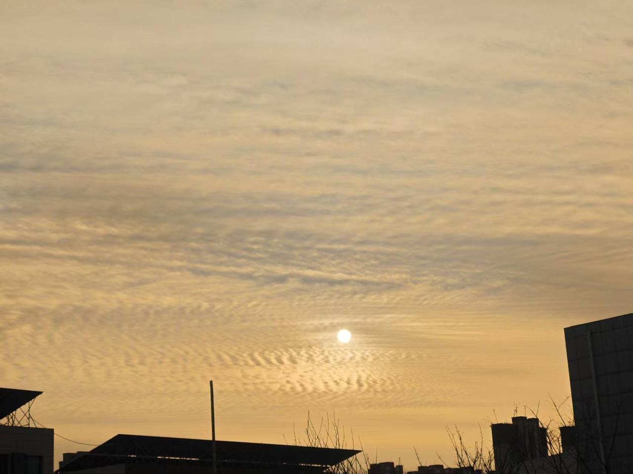 周末没有提“防止股市大起大落”，因为上周五跌了，不用再预防大起。但另一句话响了