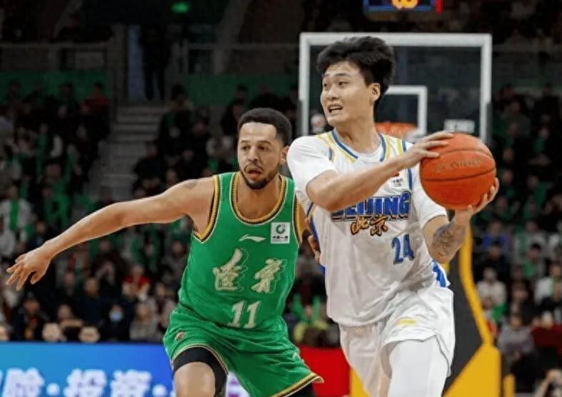 北京时间4月13日，CBA常规赛继续进行，在第38轮的一场焦点战，上海队88比8