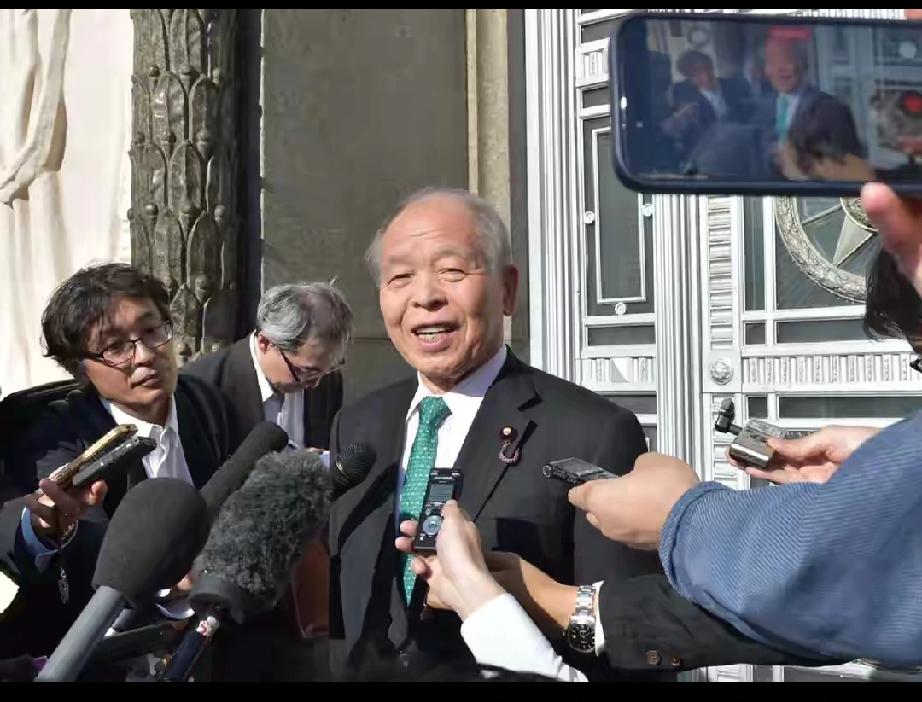 俄方突然对日“变脸”？2026年5月6日，俄方通过日本议员铃木宗雄放话：只要