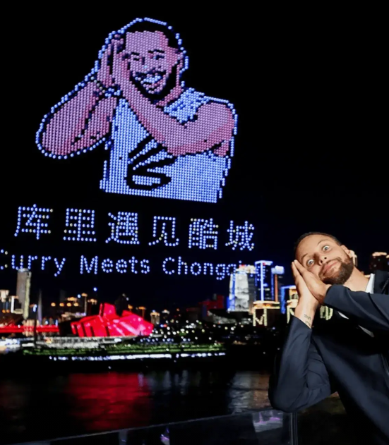 库里在重庆，感受到了来自于重庆人民的热情！库里再见酷城！重庆身为四大火炉之一