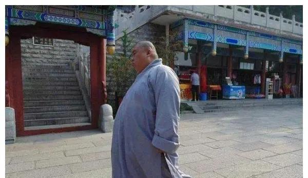 和尚们每天吃素，为何还都是肥头大耳？这问题我身边好多人都问过，明明青菜豆腐没什么