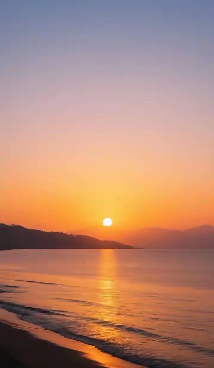 村里周五盘后出了两个大动作，股民却不买账，到底发生了什么？最近A股表现很诡异，指