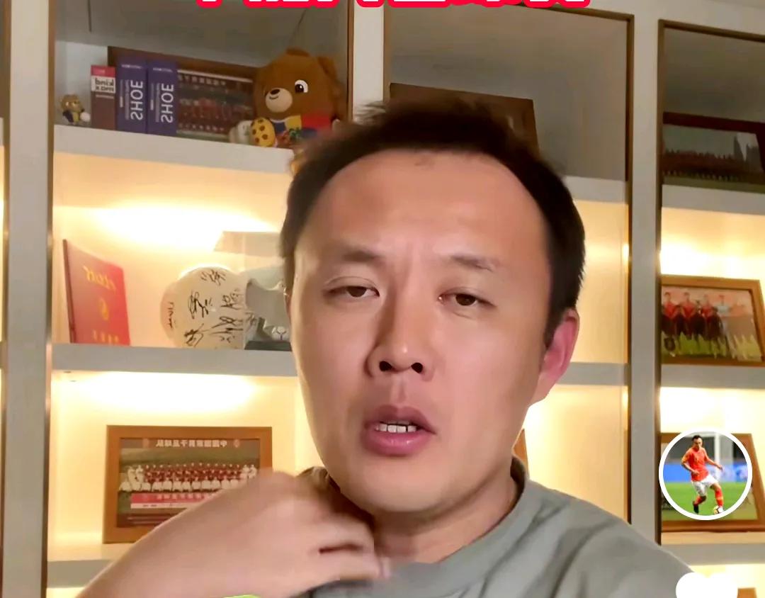 前国脚范晓冬爆了一个料。范晓冬在直播与球迷聊天时表示，其实这么多年，他接触很多