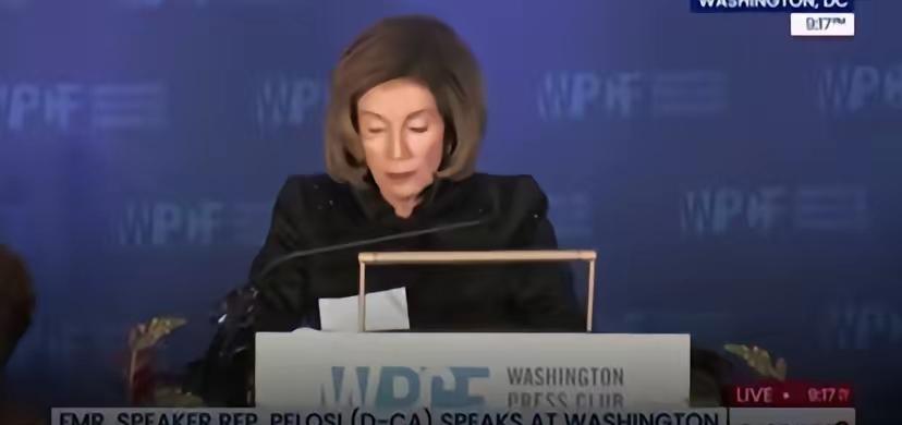 ​美国前众议长佩洛西道出了六年前的真实情况。当年，她背着特朗普，直接撕毁了特朗普