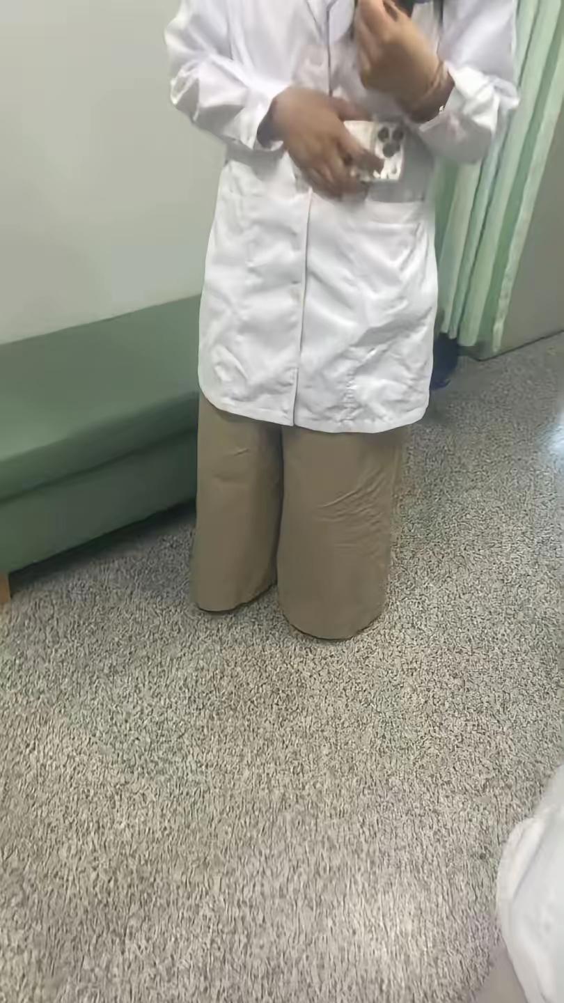 所以说，裤脚不能太长，不要盖过鞋子。
