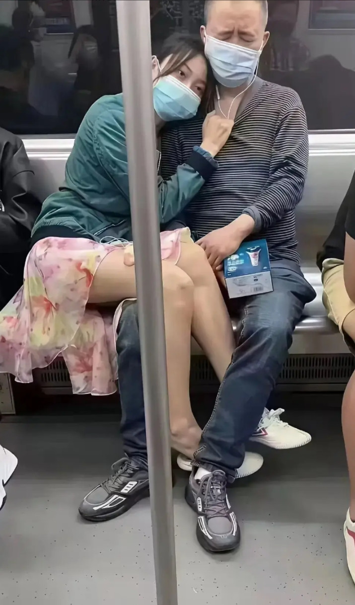 看到这一幕！感动了！有爸的孩子像块宝，父亲永远是女儿的依靠！