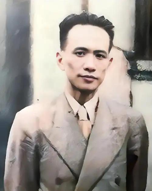 1947年，76号特务头子丁默邨被判处死刑，枪决前被吓得屎尿横流。1945年，日