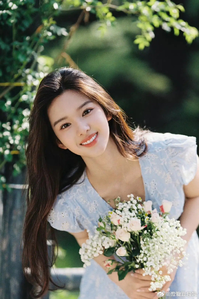 04年新晋小花沈佳钰惊艳亮相！似王楚然周婧仪结合体，谍报、《樱桃琥珀》女二，潜力