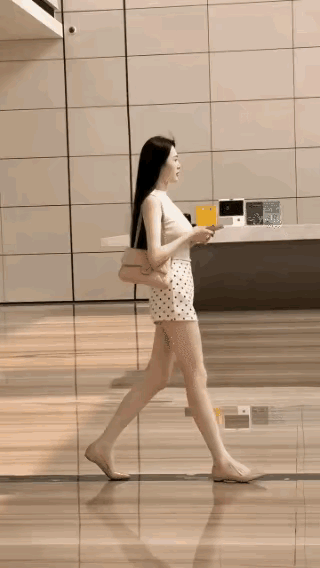 窈窕淑女，身材和颜值都无可挑剔！收入没有1万以上别想追求她们，她们估计也看不上