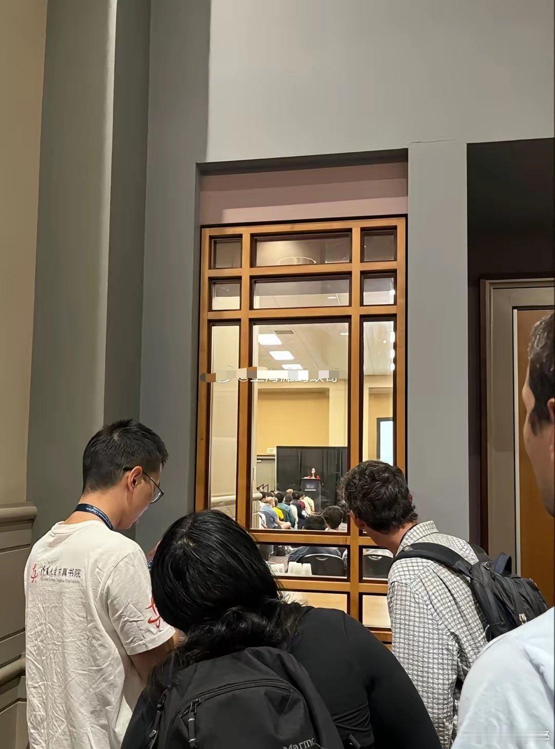 直到这一刻才恍然大悟，王虹发自内心盛赞恩师，绝非客套寒暄的应酬说辞，根源在于这位