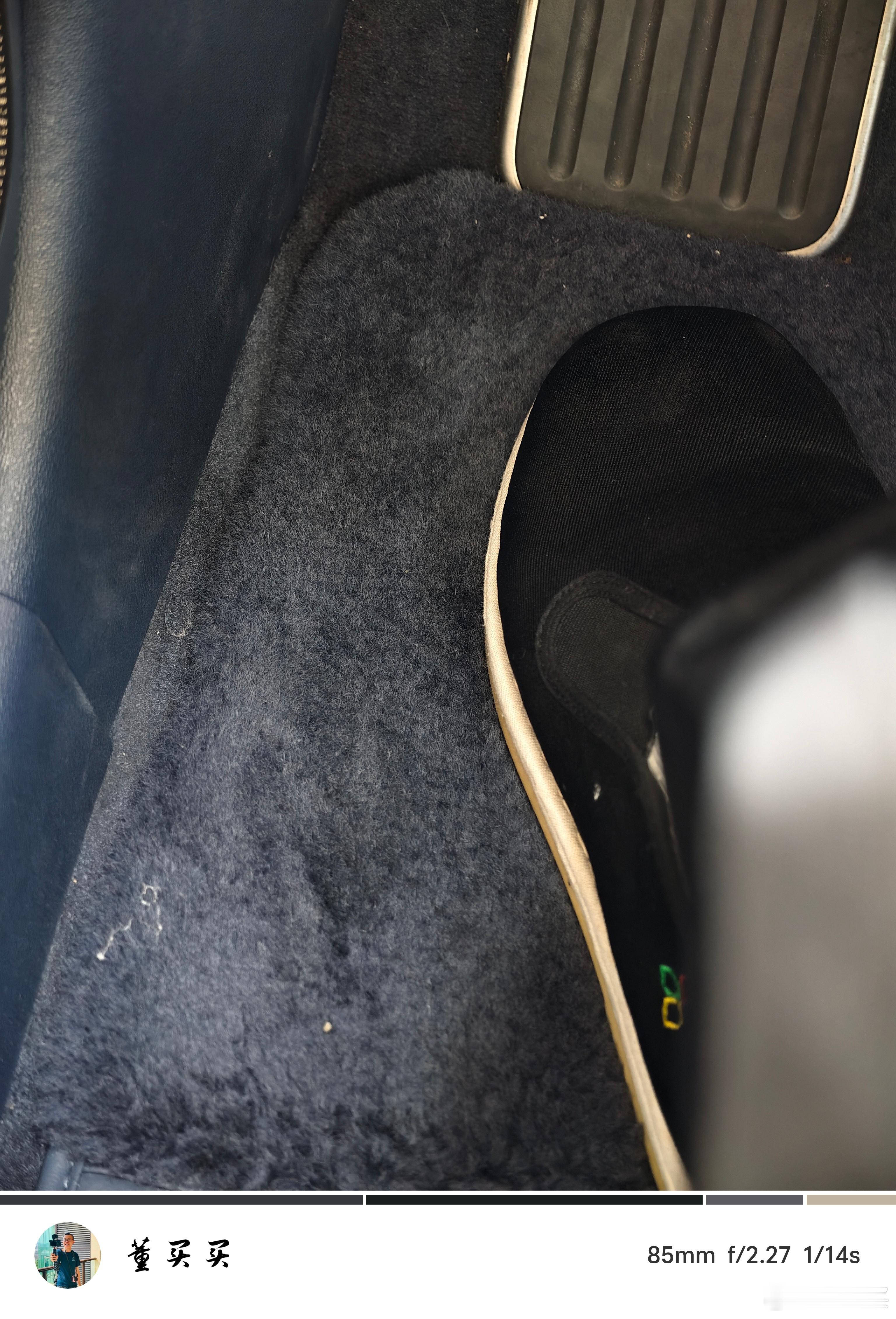 在西藏住松赞,送了两双布鞋,发现确实挺好穿。主要是我脚宽,运动鞋都要2E或者W宽