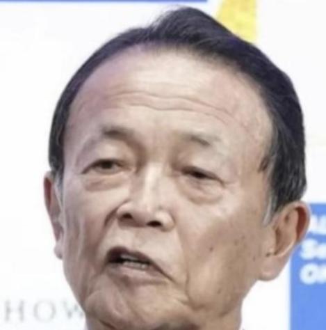 麻生太郎的这番话让无数日本人破防：高市早苗之所以会挑衅中国，并不是为了让你们的生