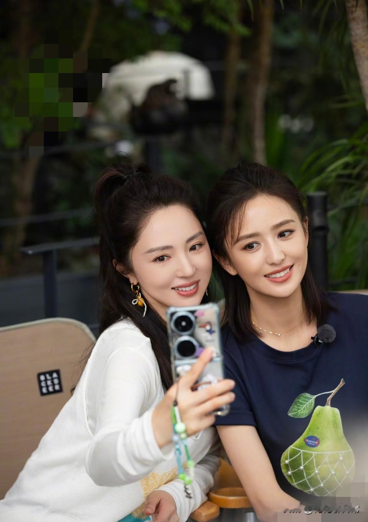 佟丽娅说她要把所有首饰留给董璇女儿时，我第一反应不是“好闺蜜”，是这情分早超