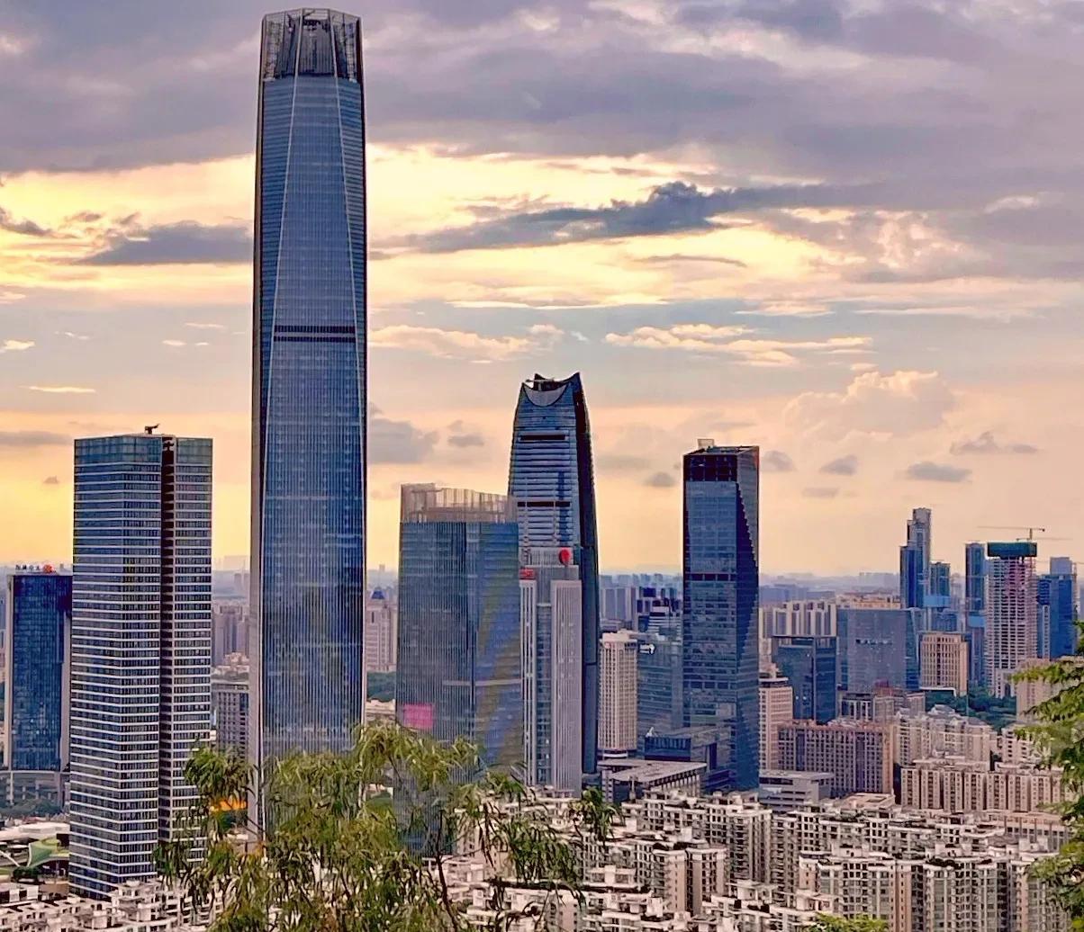 东莞城建真的没有很多人说的那么不好，在地级市里排第三还是可以的。东莞市区很现代化