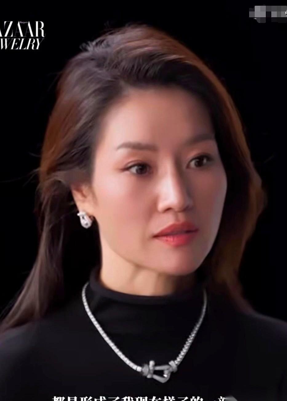 郑钦文前脚刚拿下中网冠军，后脚被骂上热搜的，居然是退役了十二年的李娜。网上突然