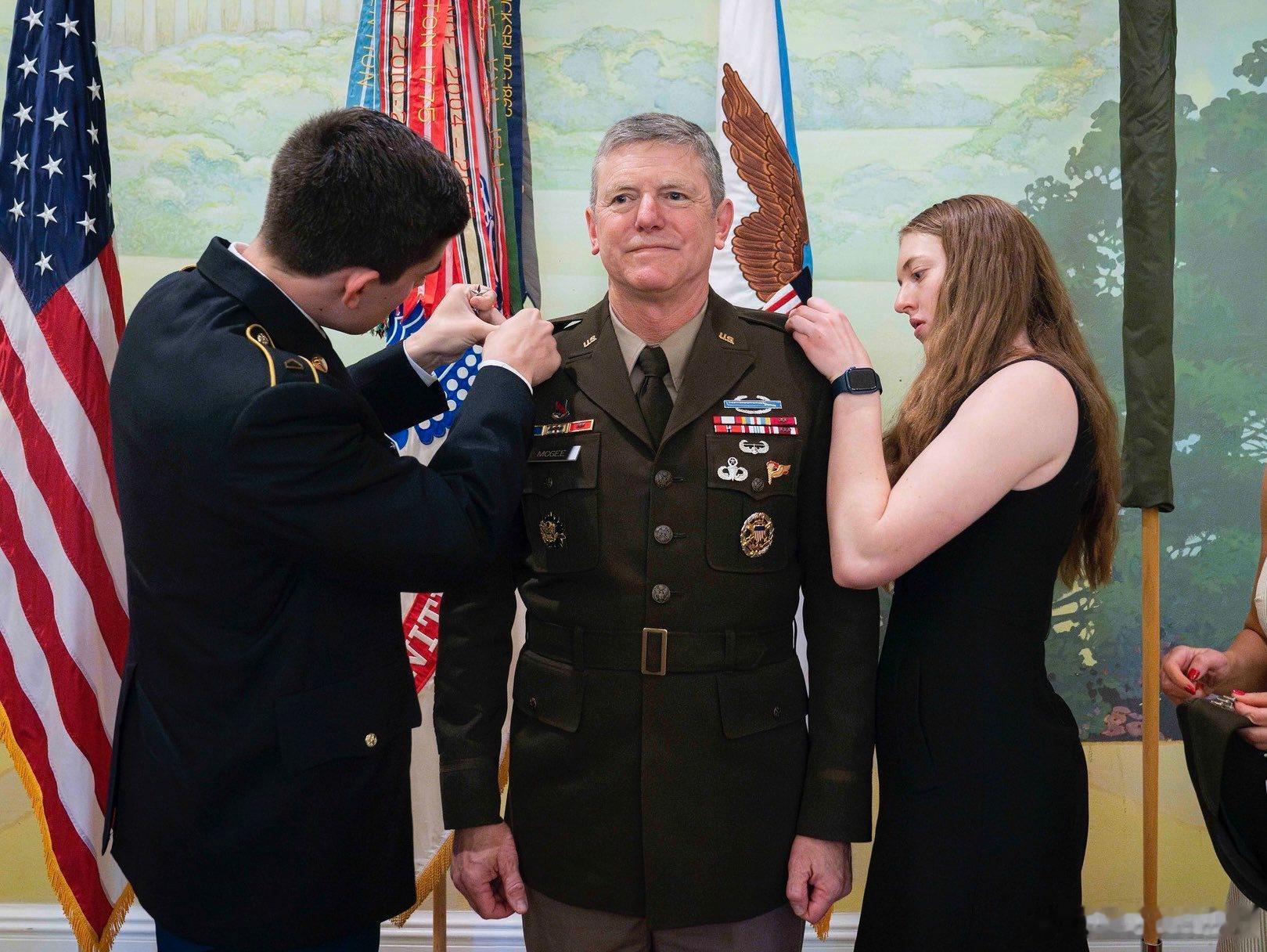 美媒，美国特朗普总统的小排长又开除了一个对大递强硬的将领。联合参谋部战略、计划和