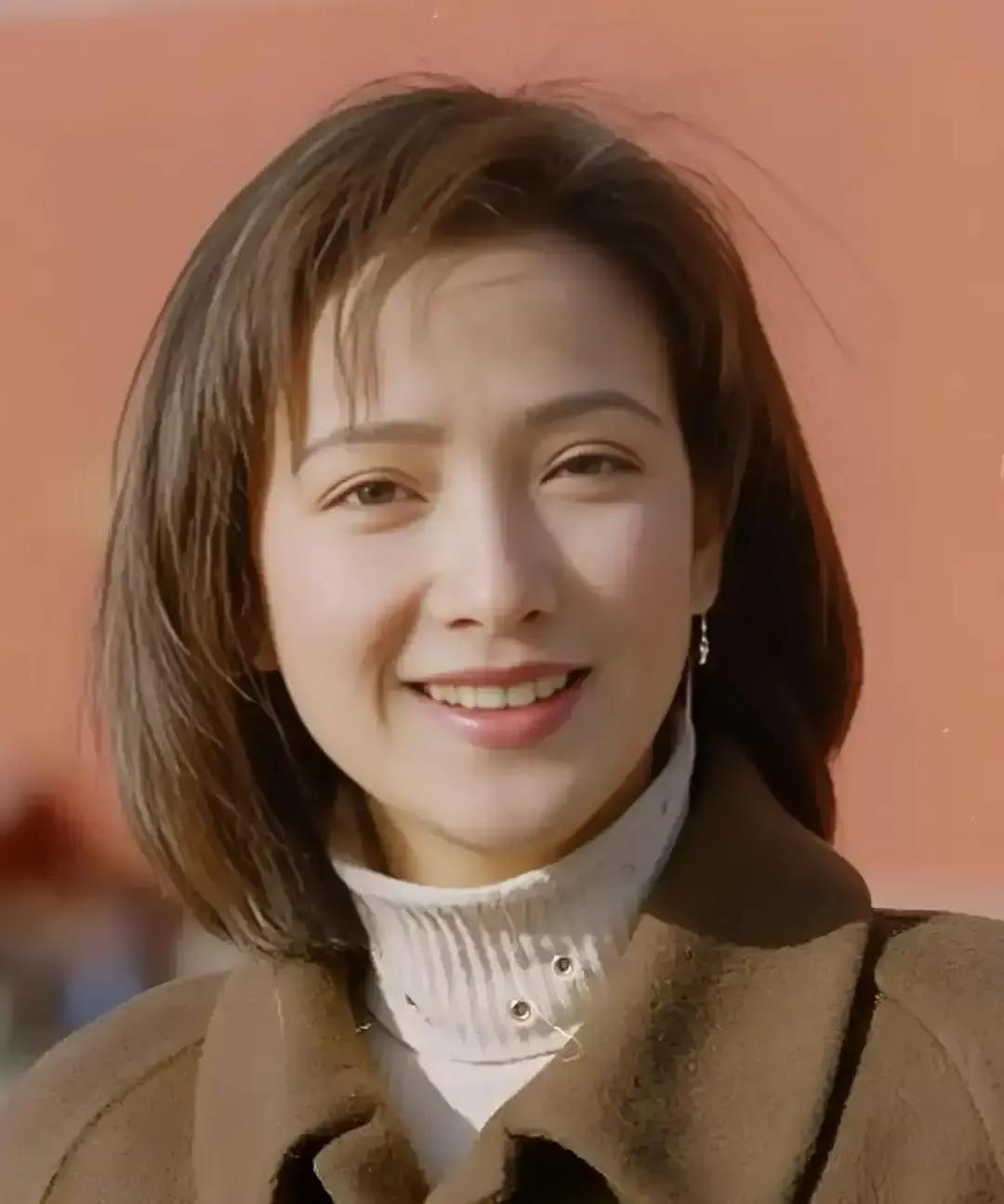 她演遍四大名著，却没能演好自己这一生。最红时查出脑癌，挚友廖京生陪她抗了十年