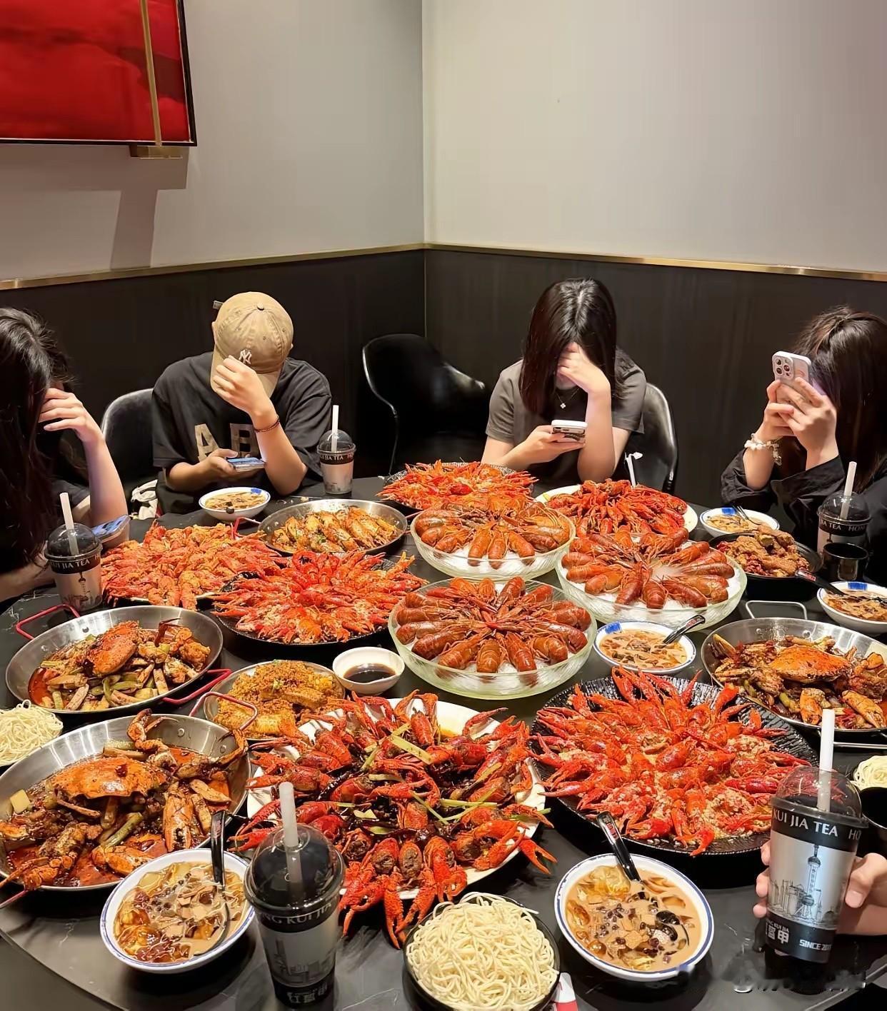 都是年轻人，但凡有几个中年人也不会这么点菜啊。