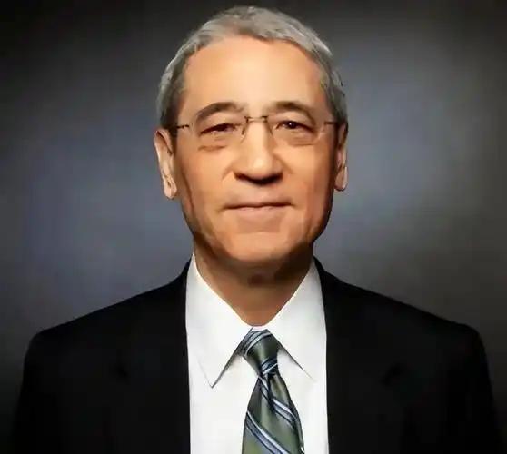 喊了二十三年"中国要完"的章家敦，自己先要完了。特朗普三个月内两次公开点他的