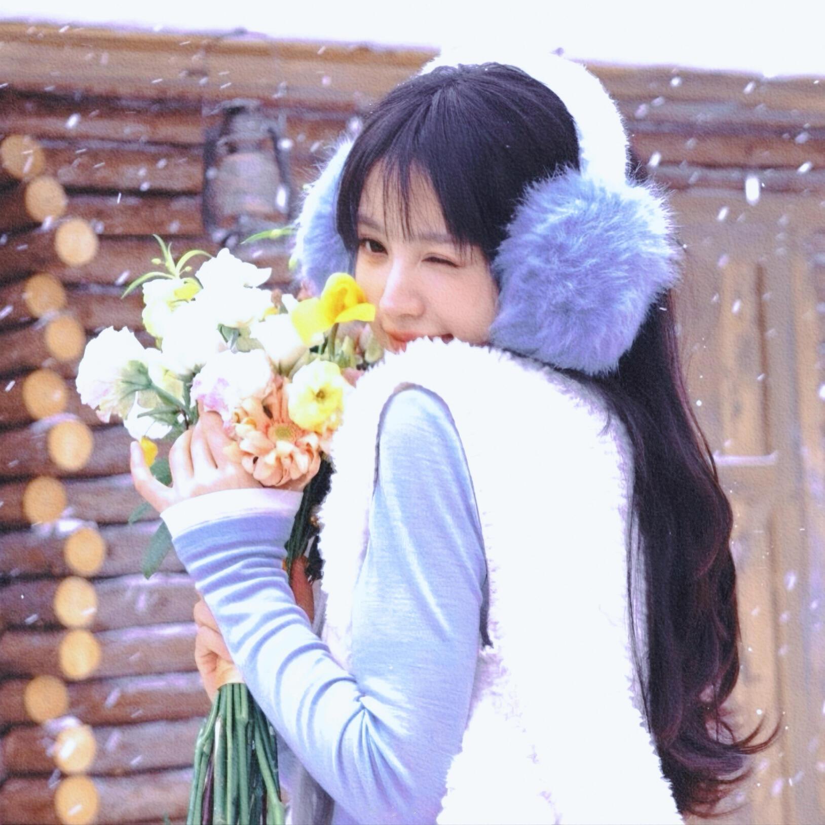 田曦薇头像❄️雪下的时候