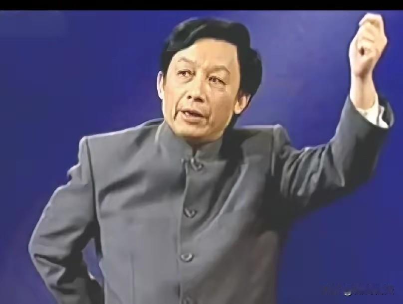 易中天这是真性情吧！或者就像粉丝面对突然离去的偶像一样。因为他崇拜他，所以惊