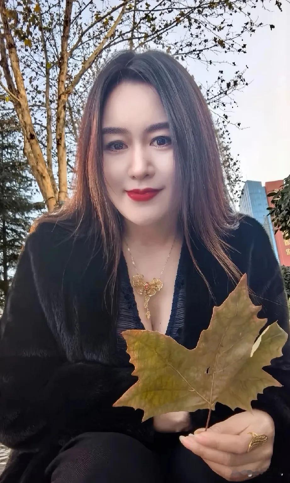 人生没有亏欠别人对你好是因为他喜欢你你对别人好是你心甘情愿在所有你想珍惜