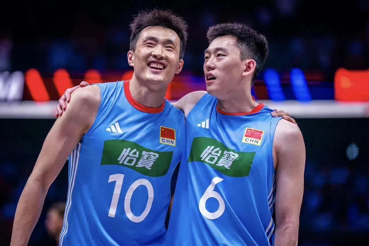 “泰帅”组合为中国男排目前最强主攻线组合。在中国男排球星主攻手张景胤因为膝盖伤