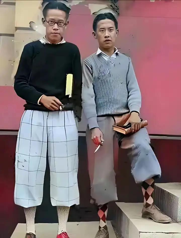 据说这是袁世凯的两个儿子。打扮得还真时尚。