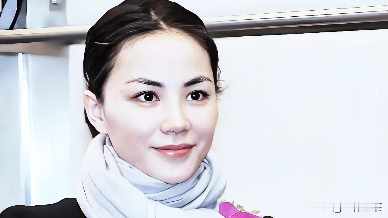 网络流传一段李敖对王菲的尖锐评价，称她高冷是藏拙、肚子缺少墨水，本质是愚妇。其中